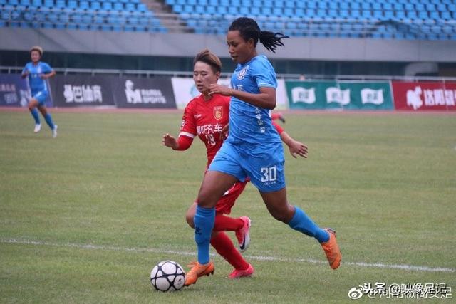 伊朗女足悄悄发出求救手势？